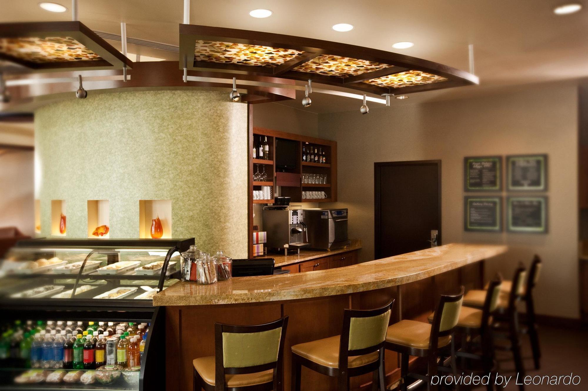 Hyatt Place Portland Airport/Cascade Station Hotel Restaurant photo